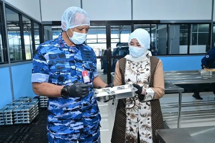Pastikan Makanan Higienis dan Bergizi, Lanud Husein Sastranegara Tinjau Operasional Perdana SPPG 06