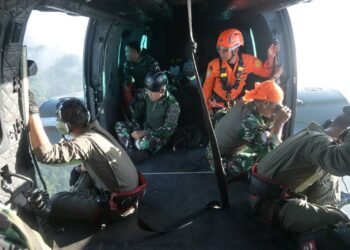 TNI AU Turunkan Korpasgat Usai Temukan Titik Jatuhnya Pesawat ATR 42-500