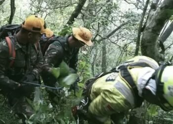 Prajurit TNI Temukan Enam Korban Kecelakaan Pesawat ATR 42-500