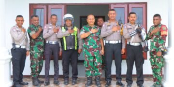 Perkuat Sinergitas TNI-Polri, Satlantas Polres Waropen Laksanakan Silaturahmi ke Koramil 1709-03/Waropen Bawah