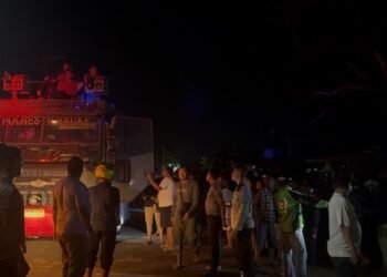 Polri Bergerak Cepat, Water Canon Dikerahkan Padamkan Kebakaran di Jalan Seringgu Merauke