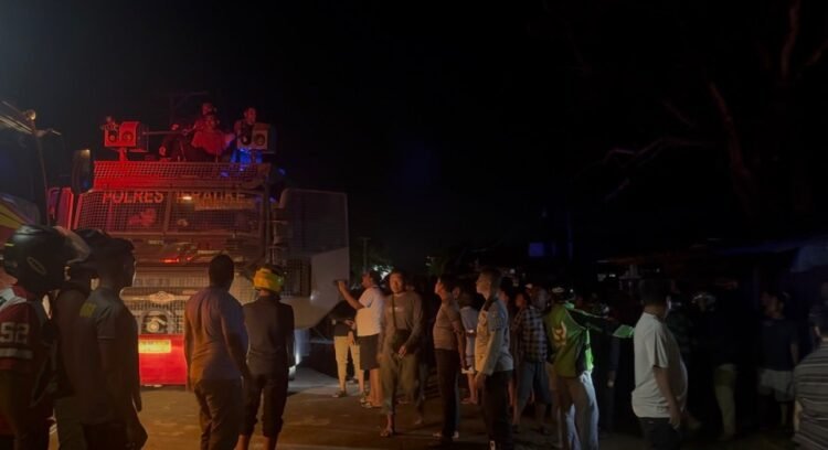 Polri Bergerak Cepat, Water Canon Dikerahkan Padamkan Kebakaran di Jalan Seringgu Merauke