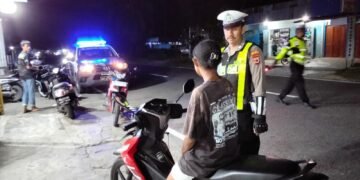 Satuan Lalu Lintas Polres Waropen Rutin Gelar Patroli Blue Light, Himbau Pengendara Patuhi Aturan Berlalu Lintas