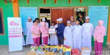 Peringati HUT ke-46 YKB, Bhayangkari Boven Digoel Salurkan Sembako bagi Mualaf dan Pengurus Masjid