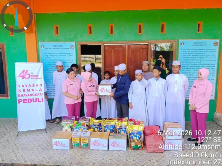 Peringati HUT ke-46 YKB, Bhayangkari Boven Digoel Salurkan Sembako bagi Mualaf dan Pengurus Masjid