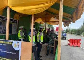 Sinergi TNI-Polri di Pos Jembatan Merah, Amankan Arus Mudik Lebaran di Jayapura