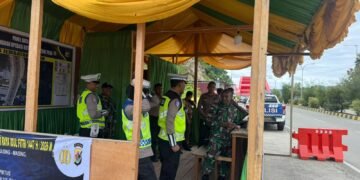 Sinergi TNI-Polri di Pos Jembatan Merah, Amankan Arus Mudik Lebaran di Jayapura