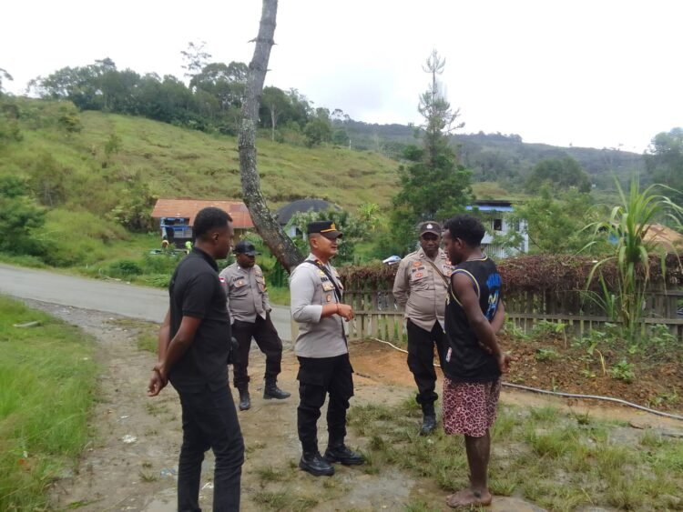 Respon Cepat Kapolsek Karubaga Redam Rencana Pemalangan Jalan di Desa Kimibur