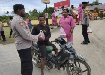 Polsek Bonggo Berbagi Takjil, Wujud Kepedulian dan Toleransi di Bulan Suci Ramadhan
