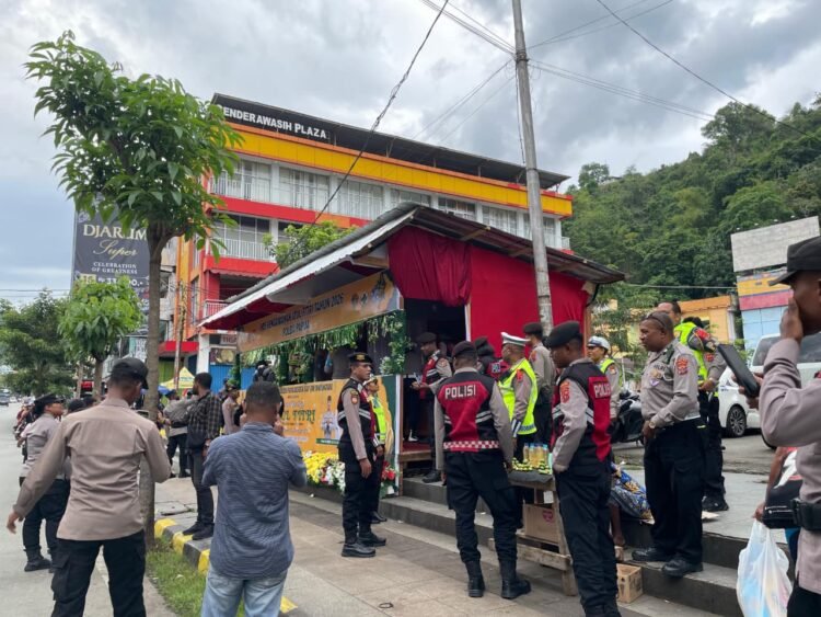 H-3 Lebaran, Satgas Operasi Ketupat Cartenz Polda Papua Perketat Pengamanan di Pusat Keramaian dan Tempat Ibadah