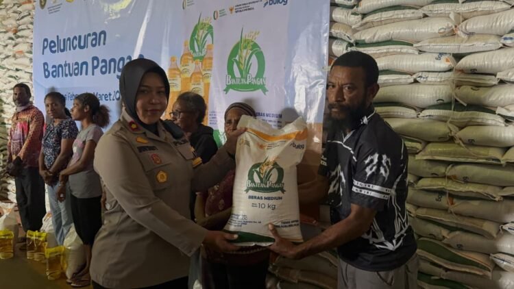 Jaga Stabilitas Pangan Jelang Idulfitri, Bulog Merauke Salurkan Bantuan untuk Masyarakat