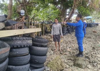 Tanggap Bencana Pesisir, Satpolairud Polres Sarmi Pastikan Keselamatan Warga Armo