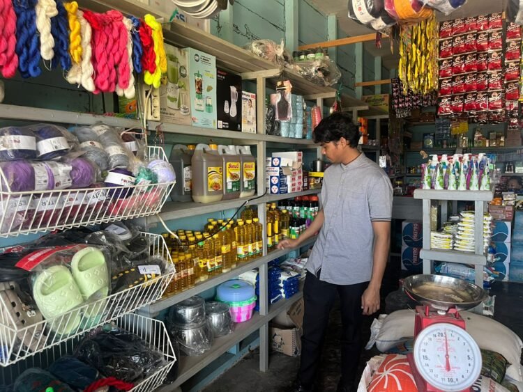 Polres Mamberamo Tengah Cek Harga Beras di Pasar Sentral Kobakma