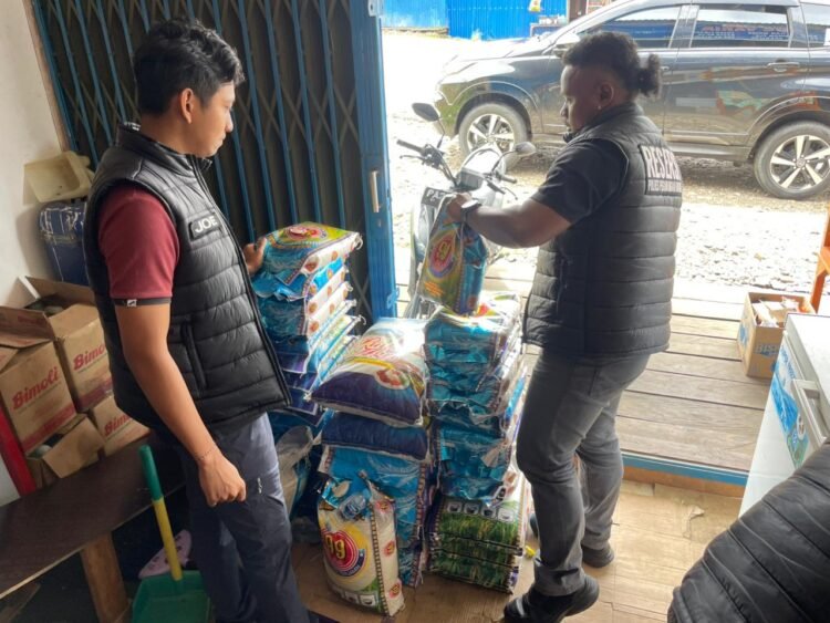 Polres Jayawijaya Pantau Harga Beras di Retail Modern dan Pasar Pootikelek