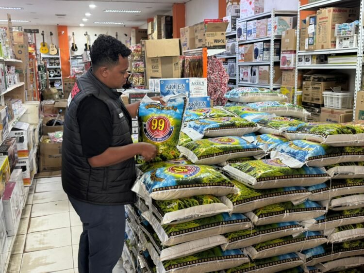 Polres Jayawijaya Lakukan Pengecekan Harga Beras di Retail Modern dan Pasar Tradisional Wamena