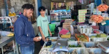 Satgas Pangan Polres Yahukimo Lakukan Pengecekan Harga Beras di Retail Modern dan Kios Dekai