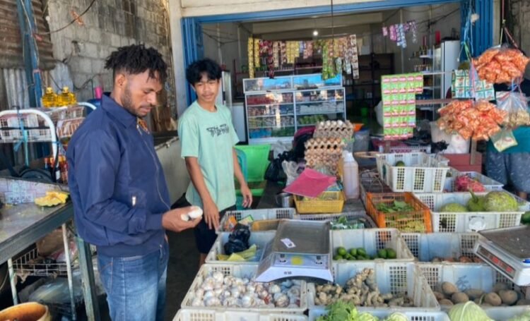 Satgas Pangan Polres Yahukimo Lakukan Pengecekan Harga Beras di Retail Modern dan Kios Dekai