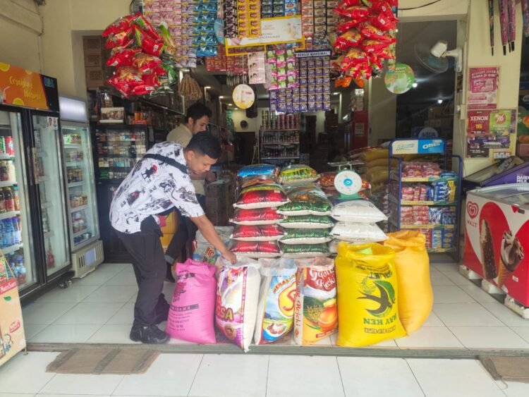 Polres Jayapura Lakukan Pengecekan Harga Beras di Retail Modern dan Pasar Tradisional Sentani