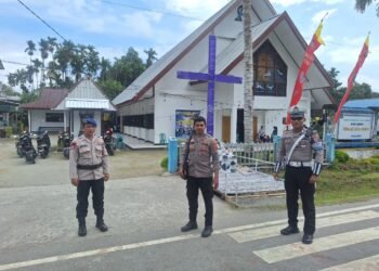 Ibadah Minggu Paskah di Waropen Berlangsung Khidmat, Kapolres Waropen Pastikan Keamanan dan Kelancaran