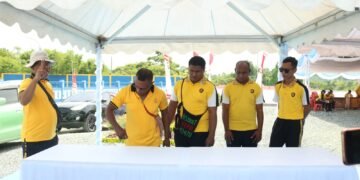 Jelang Peresmian, Personel Polda Papua Bersihkan dan Geladi Gedung Gereja Terang Bhara Daksa