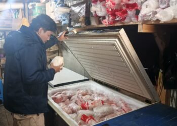 Sat Reskrim Polres Mamberamo Tengah Cek Harga Bahan Pokok di Pasar Kobakma