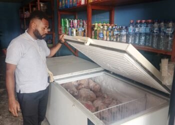 Sat Reskrim Polres Mamberamo Tengah Cek Harga Bahan Pokok di Kios KMT Jaya