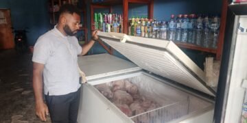 Sat Reskrim Polres Mamberamo Tengah Cek Harga Bahan Pokok di Kios KMT Jaya