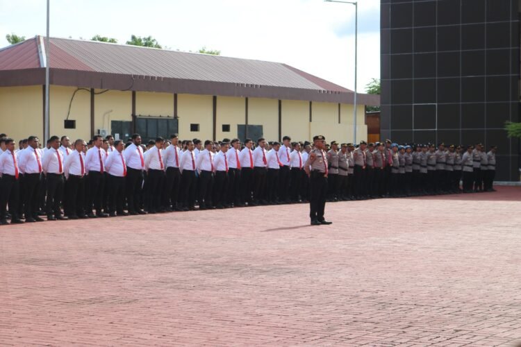 Wakapolda Papua Tekankan Disiplin dan Peningkatan Kinerja Saat Apel Pagi Personel Polda Papua