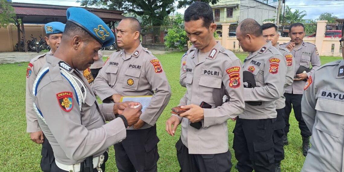 Penegakan Disiplin Internal, Bidpropam Polda Papua Laksanakan Gaktibplin dan Sosialisasi di Polres Jayapura dan KP3 Udara Sentani