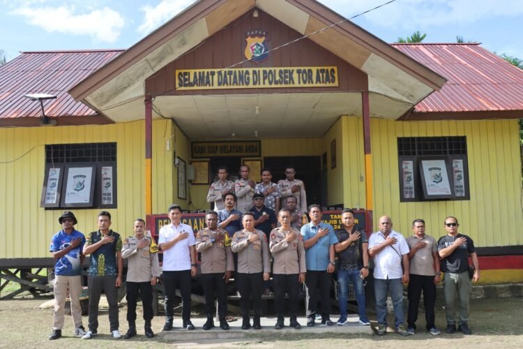 Kapolres Sarmi Kunjungi Polsek Tor Atas, Serap Aspirasi Tokoh Adat dan Kepala Kampung