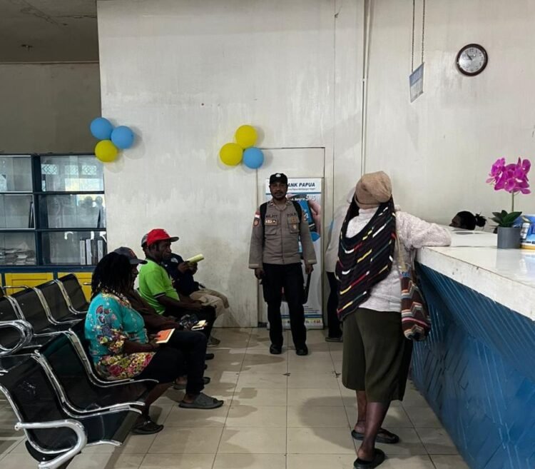 Situasi Aman, Pengamanan Objek Vital Bank Papua Karubaga Berjalan Lancar