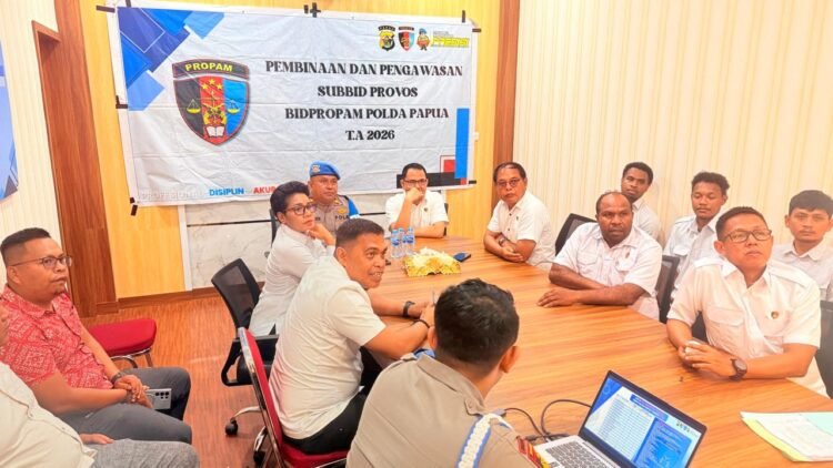 Propam Polda Papua Laksanakan Pemeriksaan Senjata Api dan Sosialisasi Pembinaan PNPP di Lingkungan Polda Papua