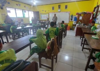 Satlantas Polres Jayapura Tanamkan Disiplin Berlalu Lintas Sejak Dini Lewat Program Polsanak di Sentani