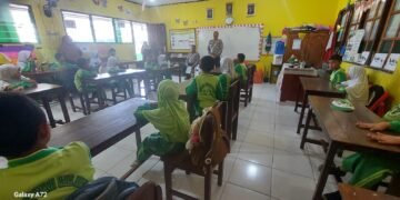 Satlantas Polres Jayapura Tanamkan Disiplin Berlalu Lintas Sejak Dini Lewat Program Polsanak di Sentani