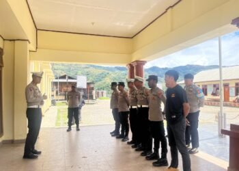 Hadir di Tengah Jemaat, Polisi Amankan Ibadah Minggu di Karubaga