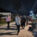 Menyapa Warga di Malam Hari, Polres Tolikara Hadir Lewat Patroli Jalan Kaki