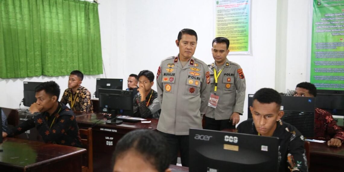 Wakapolda Papua Tinjau Langsung Proses CAT Akademik Penerimaan Bintara Polri