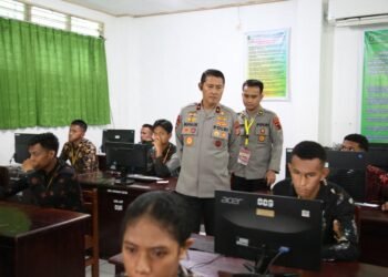 Wakapolda Papua Tinjau Langsung Proses CAT Akademik Penerimaan Bintara Polri