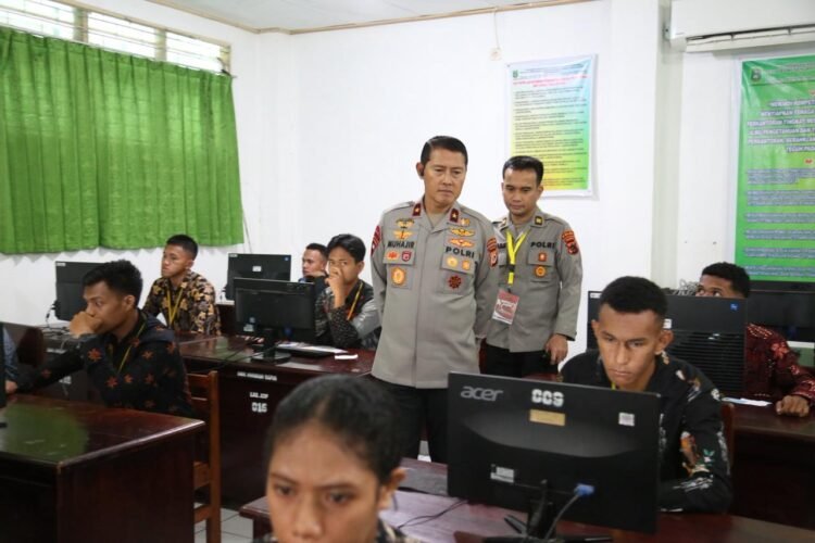 Wakapolda Papua Tinjau Langsung Proses CAT Akademik Penerimaan Bintara Polri