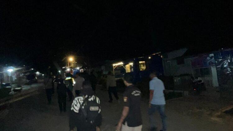 Patroli Malam Humanis, Regu Siaga II Polres Tolikara Perkuat Kamtibmas di Kota Karubaga 