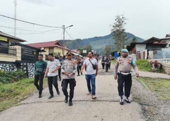 Senyum, Sapa, Salam: Regu Siaga I Polres Tolikara Hadir Jaga Kamtibmas di Kota Karubaga