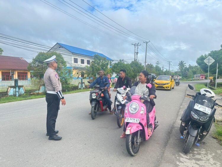 Sat Lantas Polres Sarmi Intensifkan Strong Point Pagi, Wujudkan Lalu Lintas Aman dan Lancar