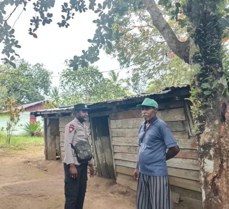 Personel Polsek Sota Sambangi Warga Kampung Erambu, Sampaikan Pesan Kamtibmas