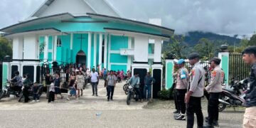 Patroli Harkamtibmas Polres Tolikara Beri Rasa Aman bagi Jemaat Gereja Ebenhaezer Karubaga