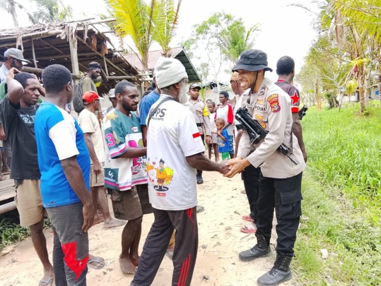 Hadir di Tengah Masyarakat, Polsek Haju Intensifkan Patroli Kampung Jaga Kamtibmas 