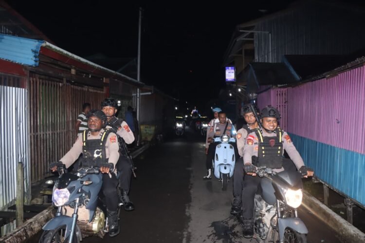 Polres Asmat Amankan Pawai Takbir Keliling, Malam Idul Adha di Agats Berlangsung Aman dan Penuh Kebersamaan