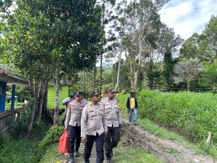 Kapolsek Kelila Hadir di Rumah Duka, Wujud Kepedulian dan Empati untuk Warga 