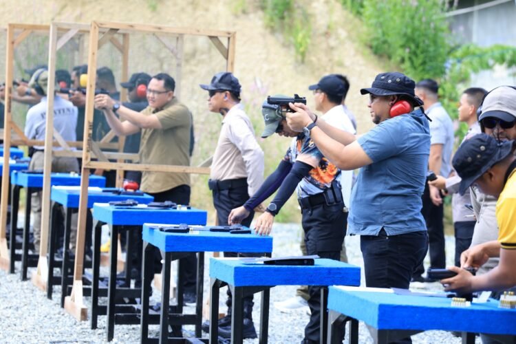 Kapolda Papua Tinjau Latihan Menembak Presisi 20 Meter, Tingkatkan Profesionalisme dan Kemampuan Personel 