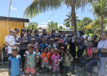 Hadir di Tengah Duka, Polres Biak Numfor Berikan Trauma Healing bagi Warga Terdampak Ledakan Kompleks Ikan Biak