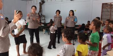 Polda Papua Berikan Trauma Healing kepada Korban Ledakan di Biak Numfor, Hadirkan Semangat dan Keceriaan di Pengungsian